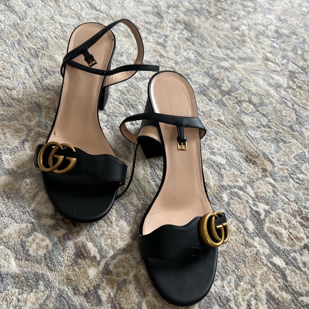 Gucci

Marmont GG Ankle-Strap Sandals

SIZE: 37